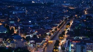 preview picture of video '旧ユーゴスラビア・コソボ・プリズレン市の夜の繁華街！Prizren,Kosovo'