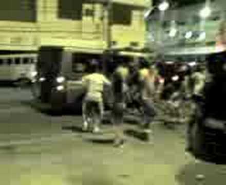 Leo Gb dançando em iguaba