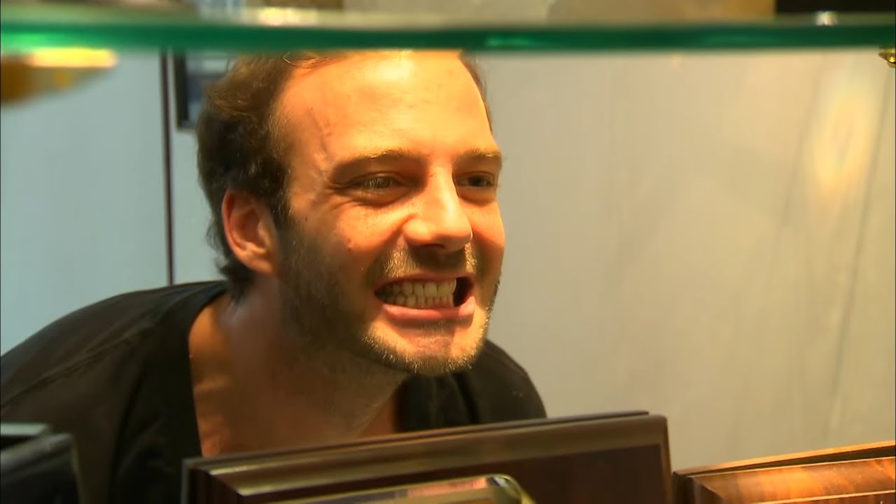 Watch video Blanchiment des dents, attention danger Blanchiment des dents, attention danger