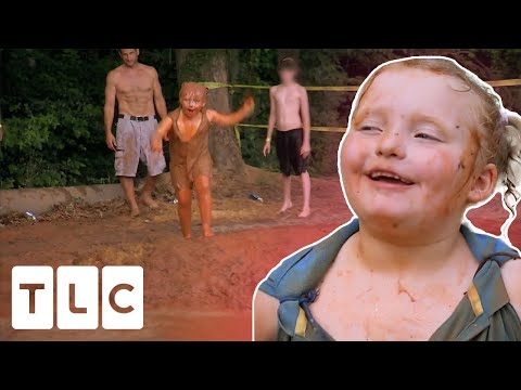 THROWBACK | Honey Boo Boo Experiences "Redneck Fun"! | Here Comes Honey Boo Boo