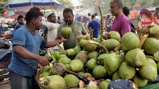 Download the video "Fastest Coconut Cutting Skills in Bangladesh | Bangladeshi Street Food of Dhaka"