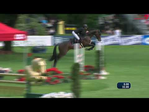 Bianca Babanitz gewinnt bei den Jungen Pferden die Prüfung der 6-Jährigen!