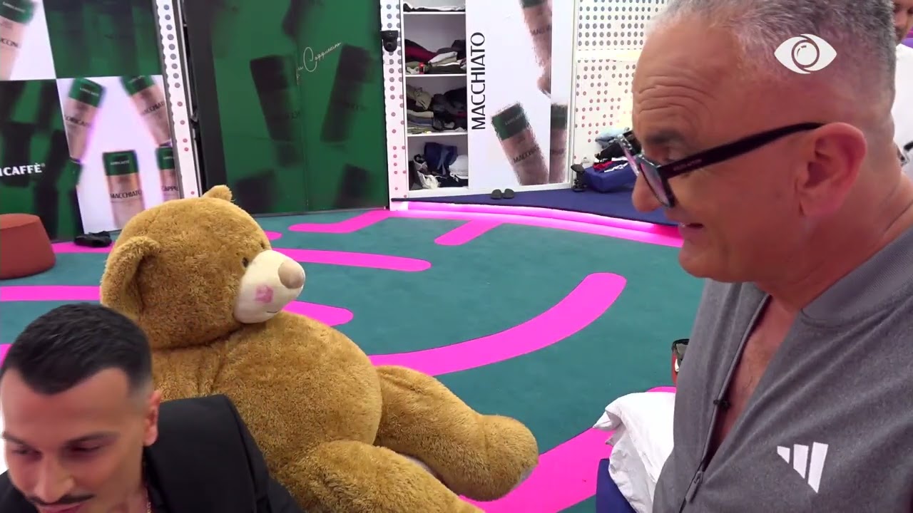 Brikena qëndron dorë për dore me Mateon, Artani i komenton: Puthuni…