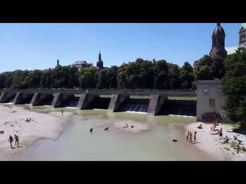 Isar München im Juni 2016 , Baden in der Isar / River Isar Munich