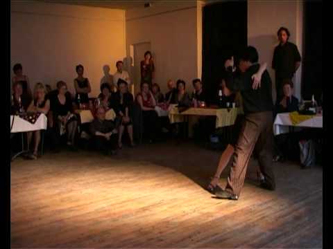  Pamela Ramos Aracena  and  Carlos Espinoza  are  dancing  to  the  tango  "  Quien Sos Vos  "  by  Enrique Rodríguez