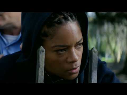 Policiais Brancos Abordam Policial Negra