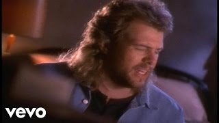 Musik-Video-Miniaturansicht zu He Ain't Worth Missing Songtext von Toby Keith