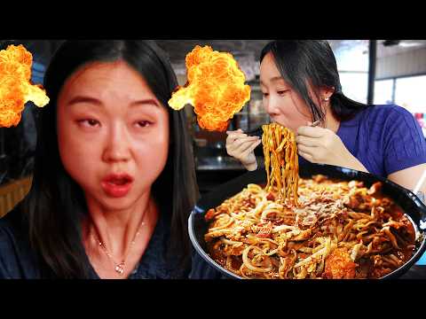 Makan mie pedas di Indonesia sebelum terbang… Kesalahan Terbesar! 😂😂