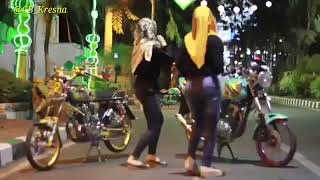 Download lagu Wow dua cewek goyang hot #cb mp3 Download lagu Wow dua cewek goyang hot #cb mp3