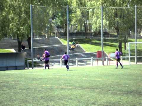 Minuto 80. Gol de Simón para la vitoria por 1-2 de la EDF de Torres