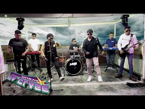 GRUPO LA CLASE NUEVA - (MIX DE GUITARRAS EN VIVO)CUMBIA SALVAJE Y LAS GUITARRAS DE CHOLULA