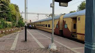 12644 Hazrat Nizamuddin Thiruvananthapuram Central Swarna Jayanti Superfast skips Hoshangabad loop