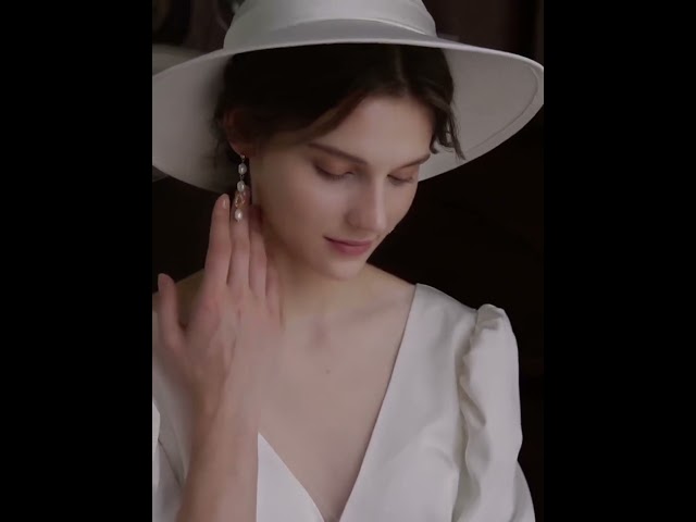 Vídeo relacionado con Pendientes Vintage de Perla Grande, Pendientes Bohemios Racimo Joyería Nupcial Perla Simulada para Aniversarios de Boda y Fiestas