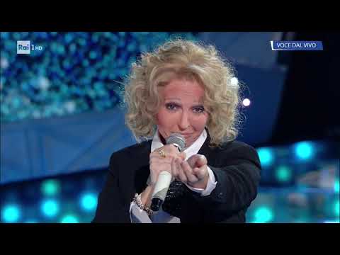 Alessandra Drusian è Loretta Goggi: "L'aria del sabato sera" - Tale e Quale Show 09/11/2018