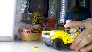 LEGO Toy Story Pizza Planet delivery shuttle shooting pizzas