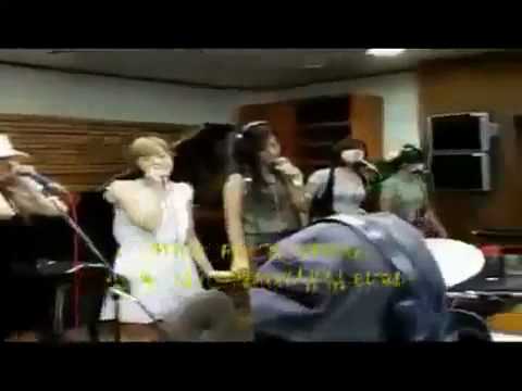 Yulsic Moment #29 - Holding hands while singing