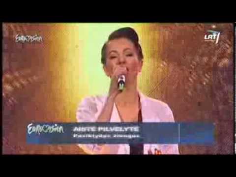 Aistė Pilvelytė performed the Lithuanian version of the 2009 entry "Pasiklydęs žmogus"