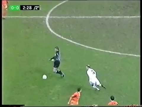 Amazing Tecnique Skill by Zidane Vs Valencia 2001-2002