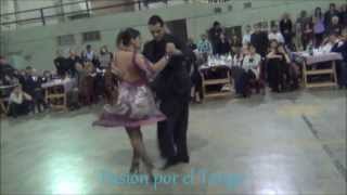 JOHANA COPES y JULIO ALTEZ bailando el tango LA MARIPOSA en la MILONGA DEL MORAN