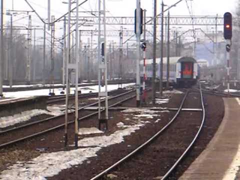 Odjazd ze stacji Warszawa Wschodnia EIC 1613 "Słowacki" prowadzonego lokomotywą EP08-010...