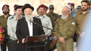 דברים בהלווית החייל ידידיה בלוך הי"ד מפי הרב שמואל אליהו שליט"א (הרב שמואל אליהו) - התמונה מוצגת ישירות מתוך אתר האינטרנט יוטיוב. זכויות היוצרים בתמונה שייכות ליוצרה. קישור קרדיט למקור התוכן נמצא בתוך דף הסרטון