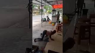Download lagu orang gila ngamuk#shorts mp3
