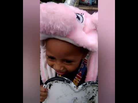 bermain ayunan dan jungkat jungkit di taman. sangat menyenangkan ❤️😀