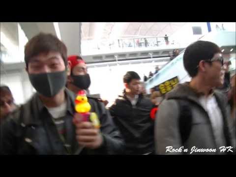 [Fancam] 131224 2AM in Hong Kong Airport (Arrival) (Jinwoon Focus)