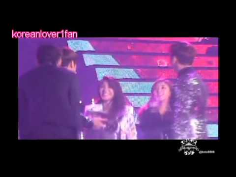 121111 TVXQ TALKING to AILEE&AMBER+YUNHO&AILEE CUTE MOMENT!!XD