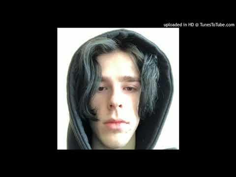 maly elvis - w grobie