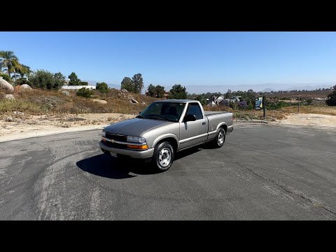 1999 GMC Sonoma - Is This Classic Pickup Too Old for a Daily Driver in 2025? (POV Drive Review)