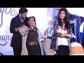 Why Is Akshay Kumar Covering Dimple Kapadia S Mouth