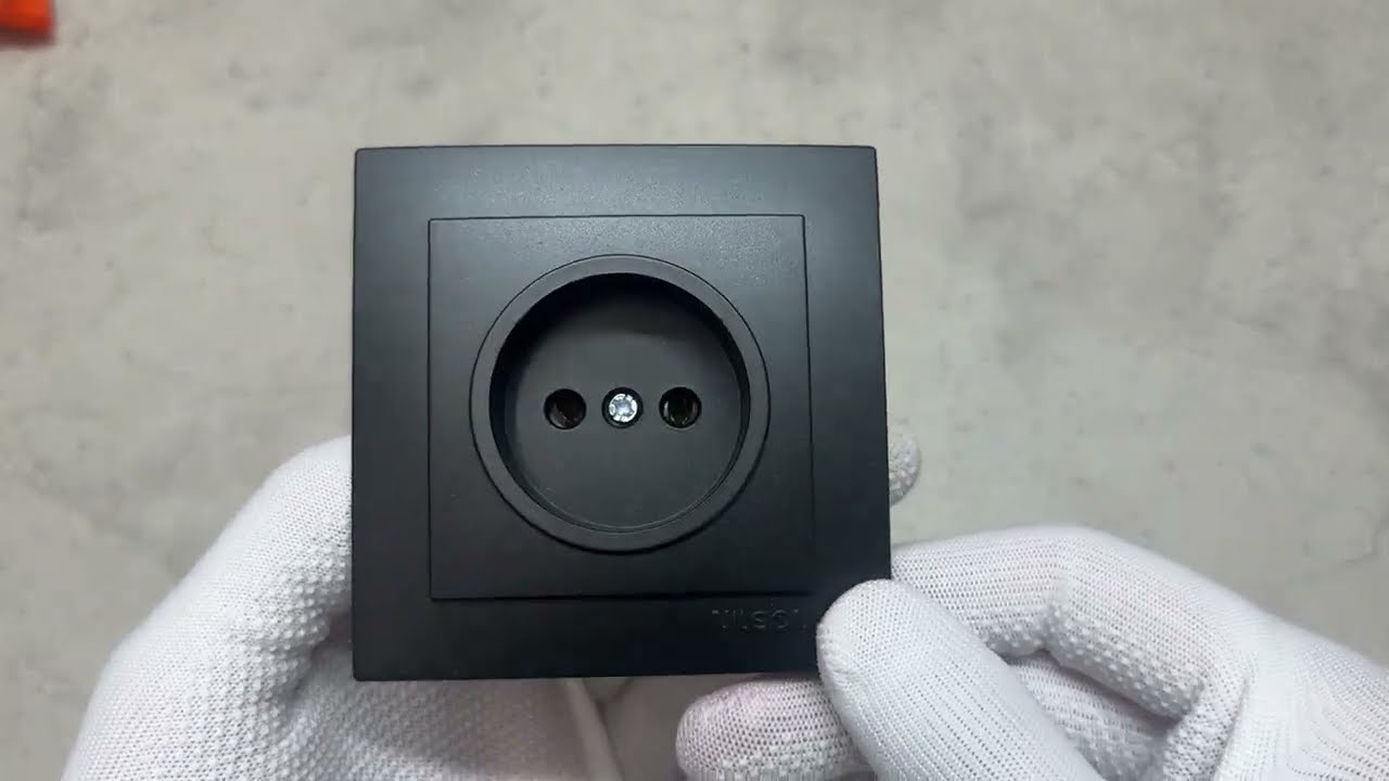 Розетка одинарна б/з NILSON Touran чорна матова 24381015