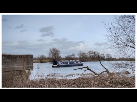 371 - Narrow-boating on A Very High River Trent