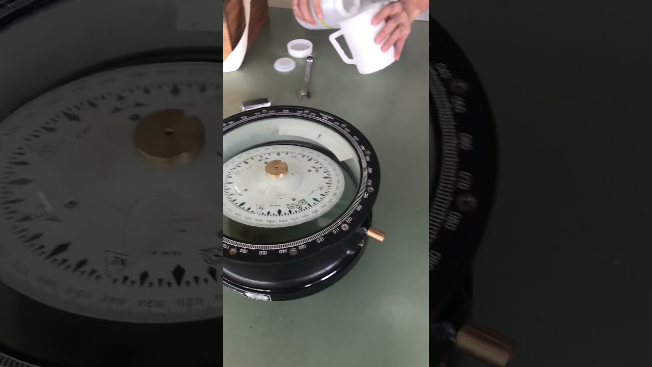Thay dung dịch và loại bỏ bọt khí của la bàn từ tính.