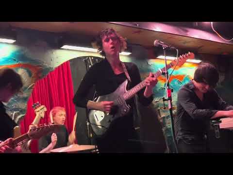 ELLiS D - Drifting, live at The Shacklewell Arms, London