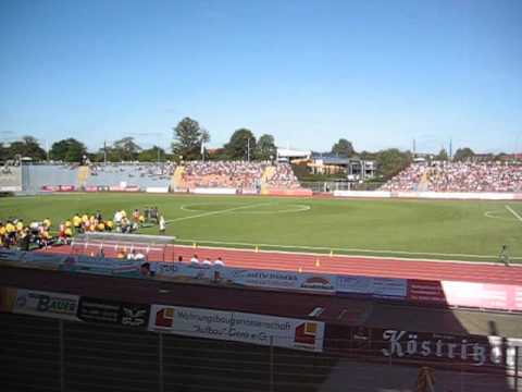 Einlauf der Mannschaften 1. FC Gera 03 gegen 1. FC Kaiserslautern
