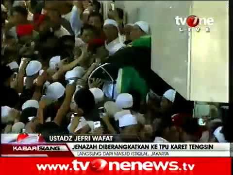 Ribuan Orang Shalatkan Jenazah Ustad Jeffry