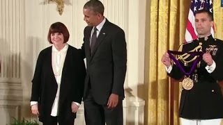 Linda Ronstadt awarded Nat&#39;l Medal of Arts for &#39;one-of-a-kind voice&#39;