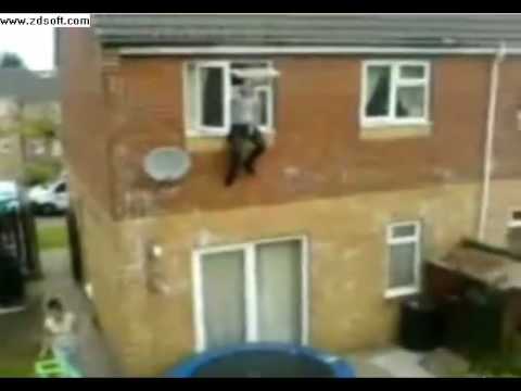 Saltando el Trampolín por la ventana