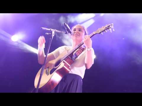 Camille Esteban - Ave Cesaria (Cover Stromae) Version LIVE
