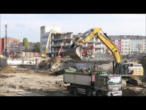 Bagger CAT 352F XE lädt LKW