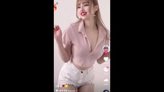 その乳でそんな動けばそりゃ・・・【TikTok】