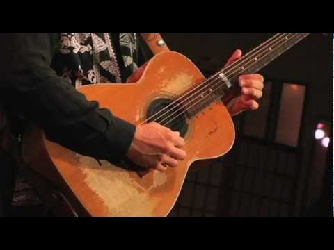 Tommy Emmanuel - The Trails - Live at Fur Peace Ranch