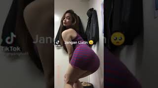 Download lagu Cewek Hot Binal ‼Goyang pantat dijamin patah #shorts #goyanghot #hottest mp3