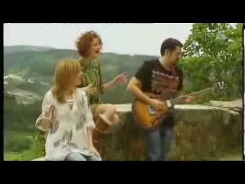 Lys and Teba singing Anduriña and talking about their father Juan Pardo (Santi Villa comments)