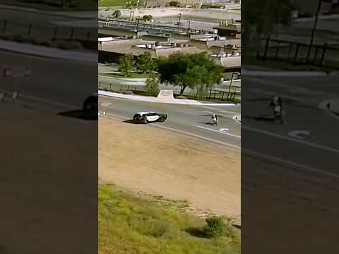 Genius Biker Escapes 2 Police Cars