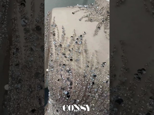 فستان سهرة فخم وفاخر بأكمام كيب ملكية للمناسبات