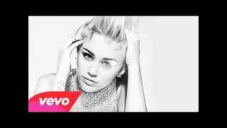 Miley Cyrus - Pretty Girl (Fun) Lyrics on screen.