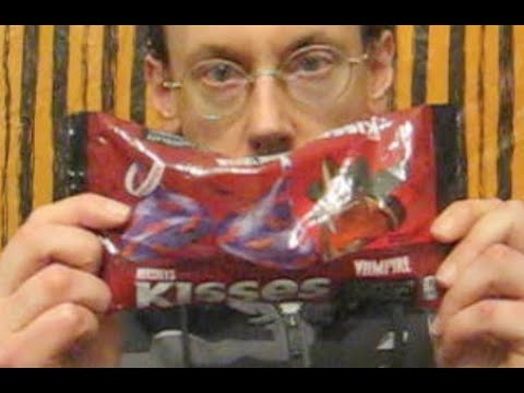 Halloween Countdown 2020: Hershey's Vampire Kisses Review ...